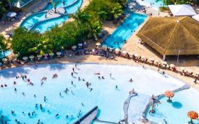 Apto completo no Lacqua di Roma para 5 pessoas com acesso 24h ao parque aquático